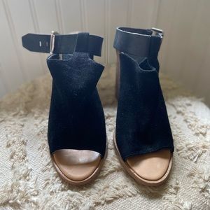 Marc Fisher black barley worn chunky heel